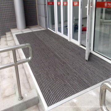 Aluminum floor mats at the entrances of large shopping malls and supermarkets